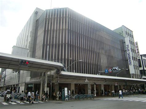 Daimaru Department Store, Kyoto .